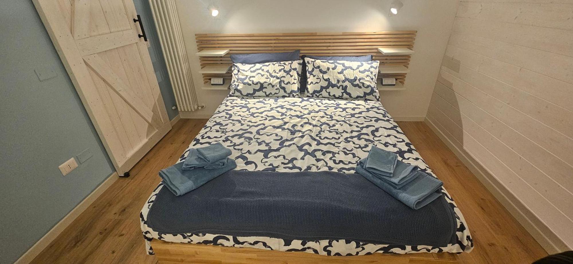 Holiday Home 佩萨罗 外观 照片